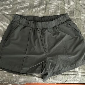 Zelle Shorts